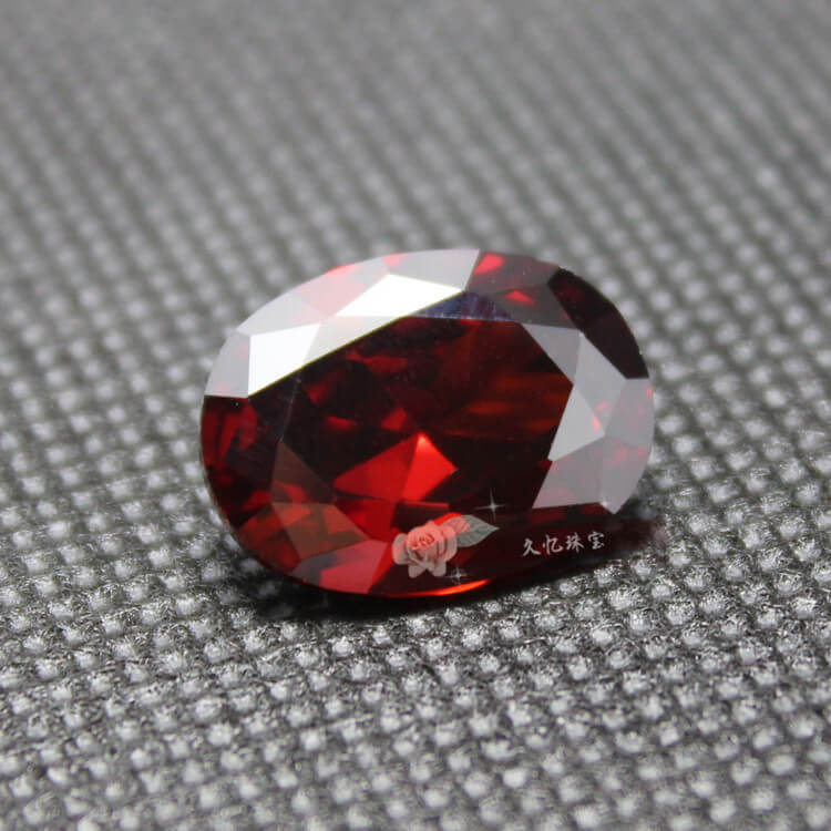 RED CUBIC ZIRCONIA - Oval
